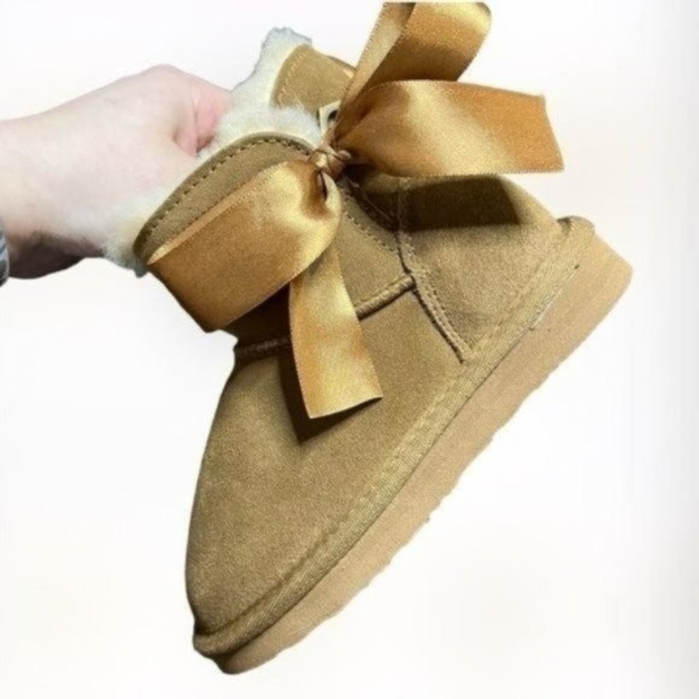PAWZ by Bearpaw Tan Chestnut Bow Leather Boots Girls Size 10 - Picture 2 of 7